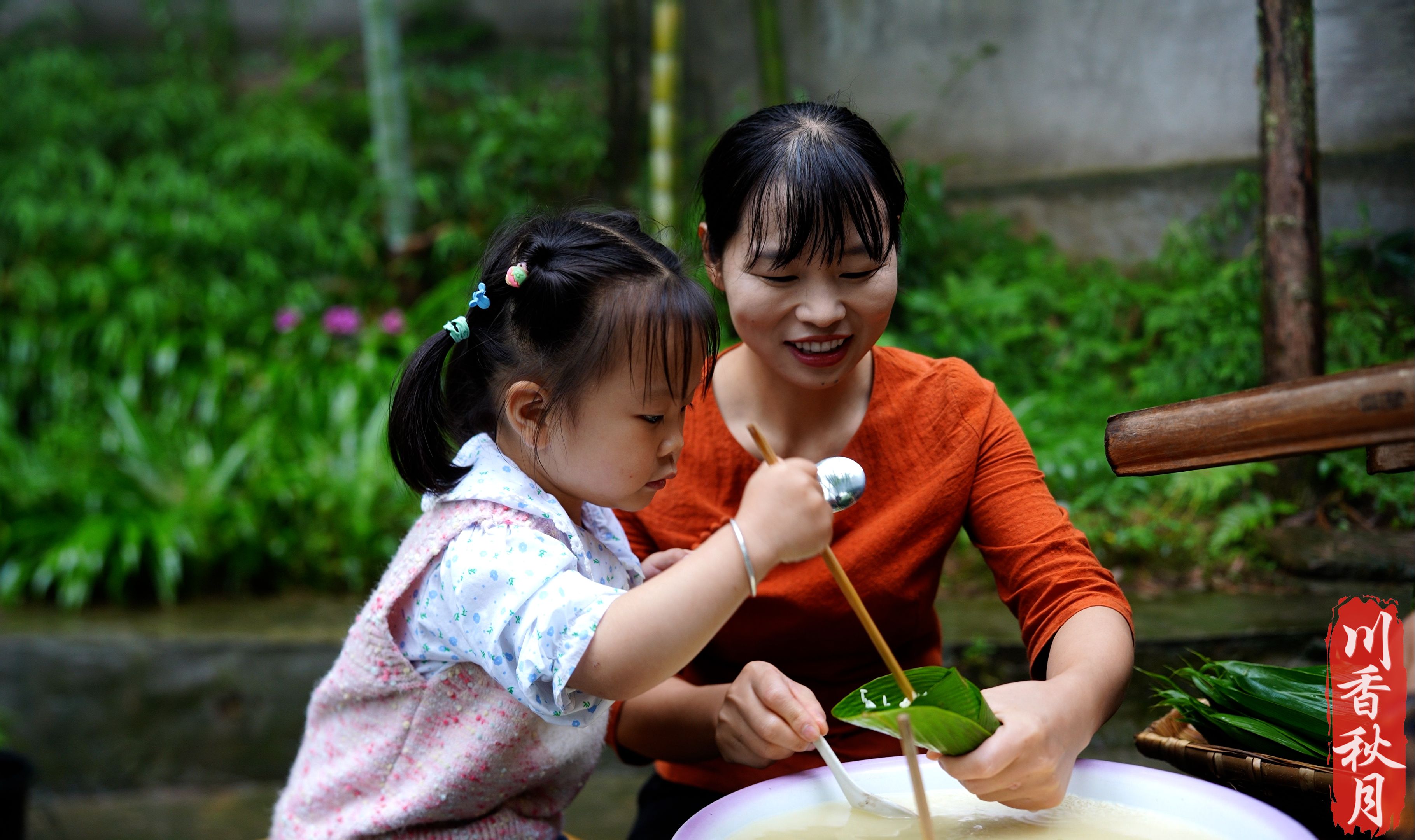 端午粽子有鲜肉、蛋黄、蜜枣…唯有碱水、绿豆粽是抹不掉的家乡味哔哩哔哩bilibili