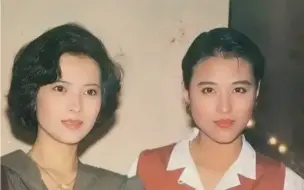 Download Video: 这是1989年，23岁的周海媚和26岁的蓝洁瑛，在一次活动上的合影，那时候的周海媚甜美可爱，蓝洁瑛楚楚动人，两位TVB花旦同屏争丽，两人的俏丽出尘夺目