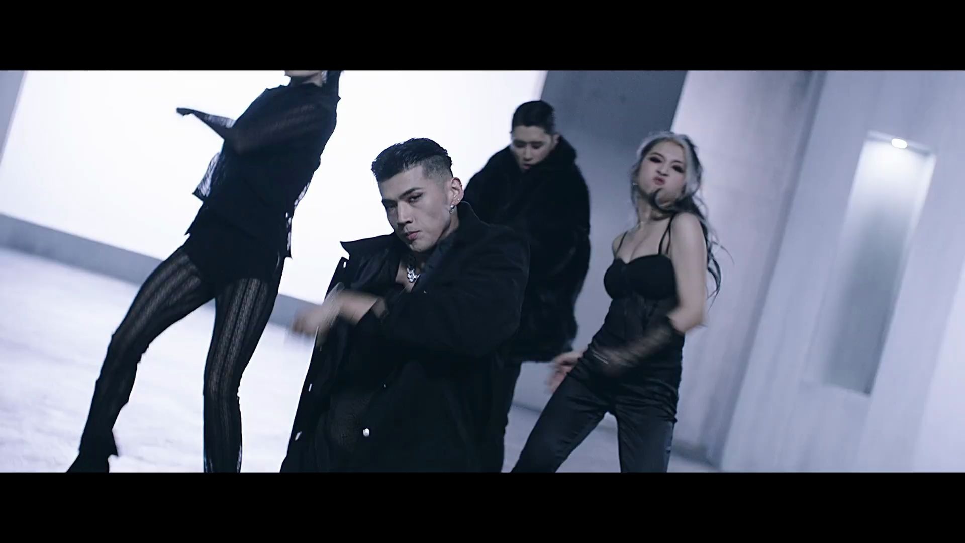 【kard】迷你四专辑《red moon》正式版来啦!