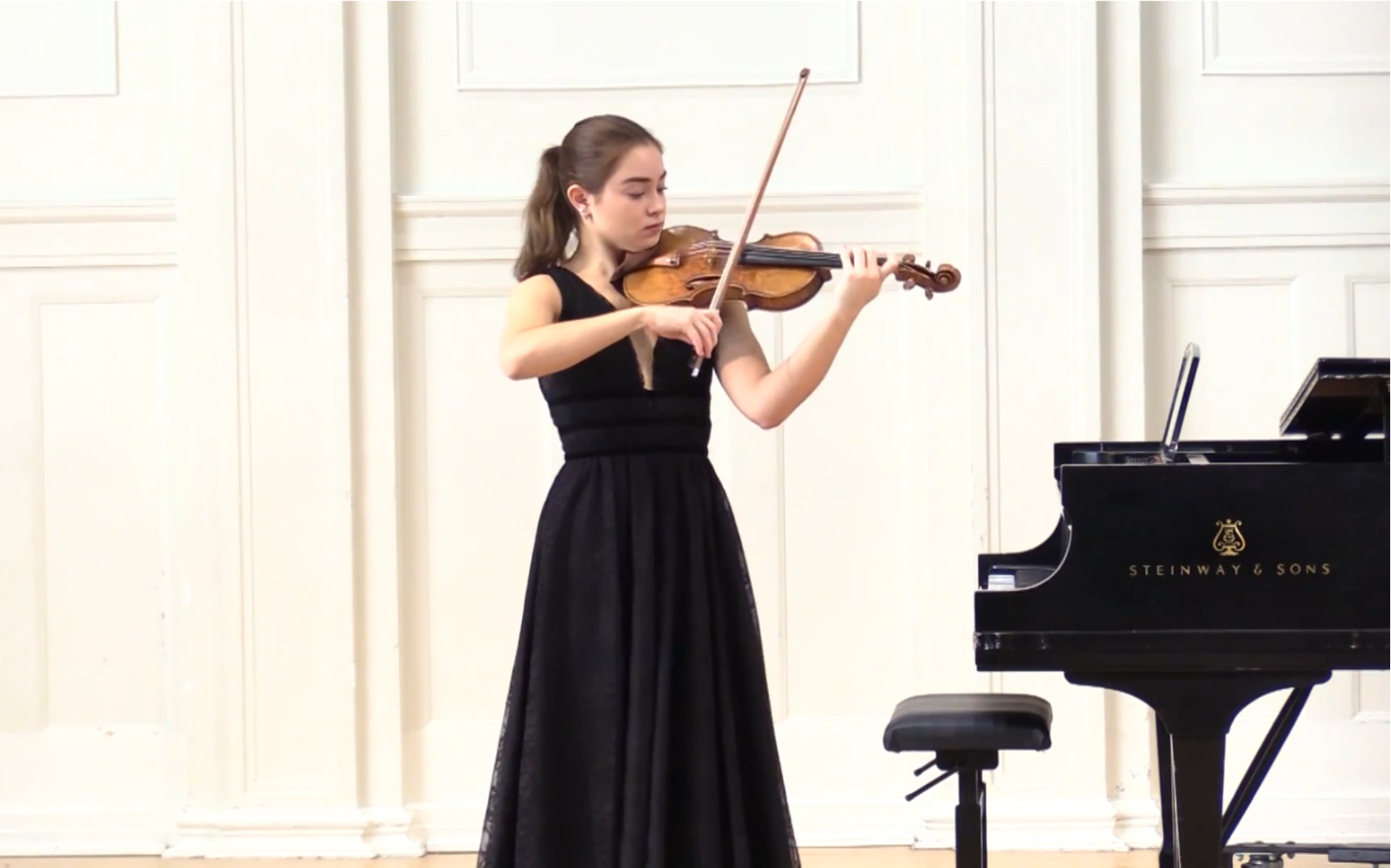 [图]帕格尼尼 随想曲No.13 & 小提琴 / Paganini Caprice No.13. Irina Casasnovas & violin