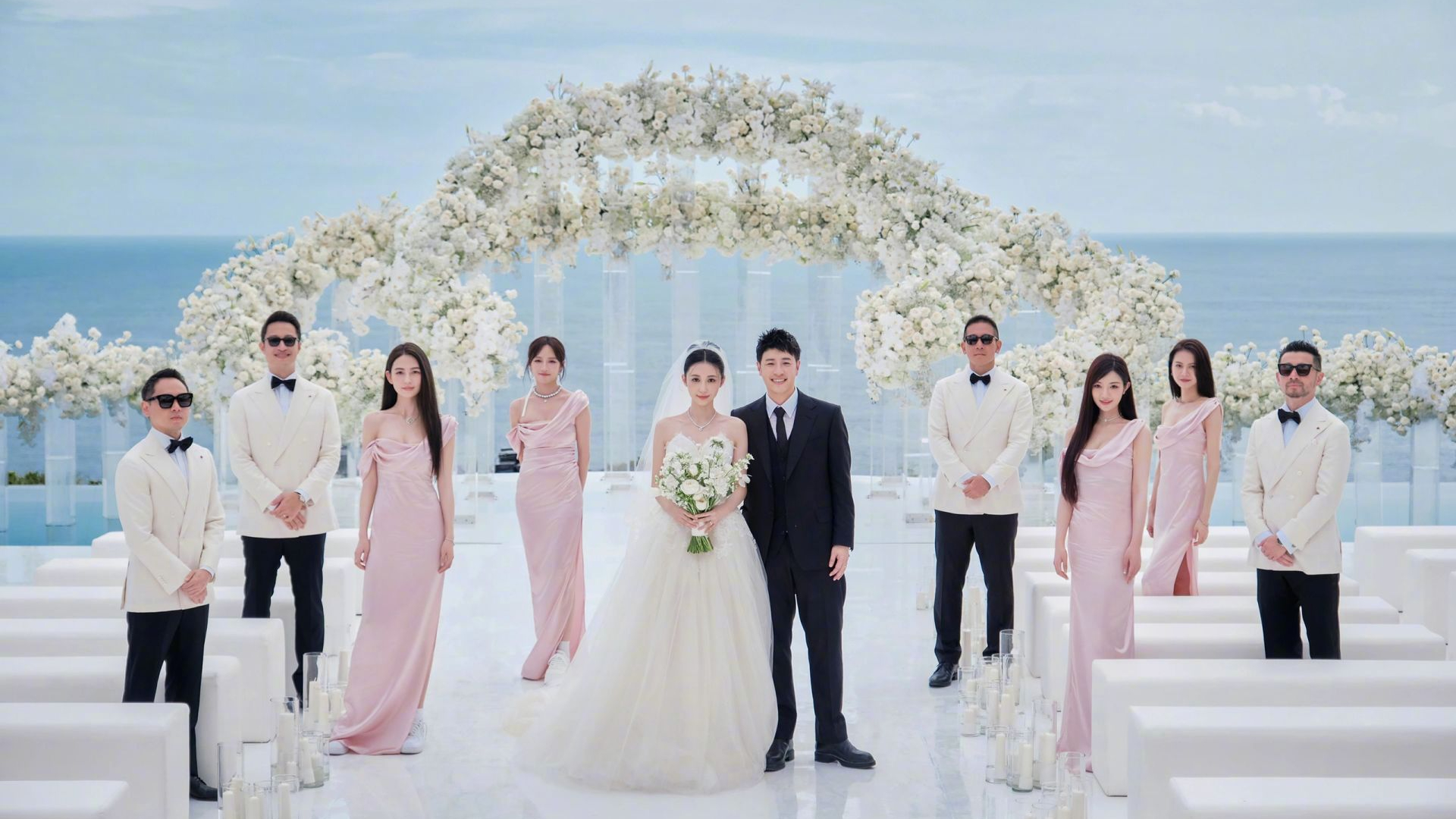 潘玮柏更多结婚照公开,宣云换4套婚纱美得像公主,孟佳任伴娘