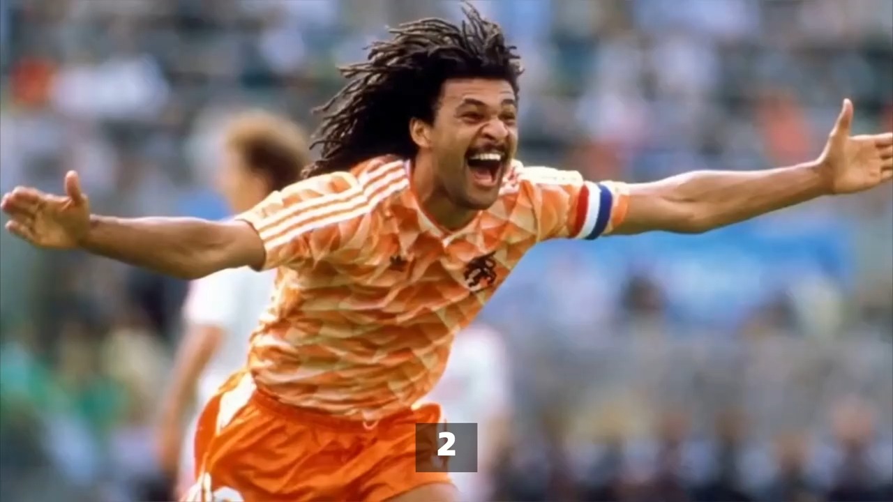 荷兰三剑客各显神通,团队协作成就足球传奇