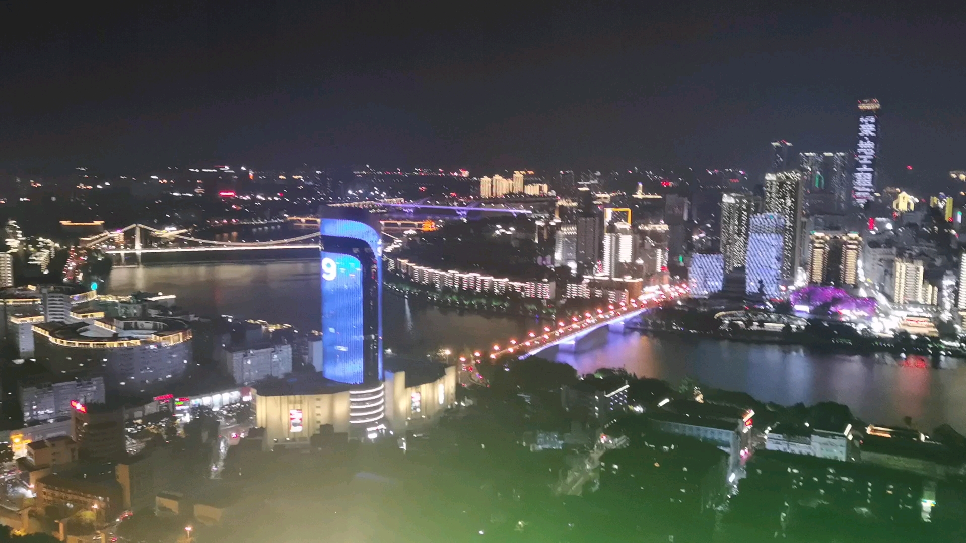 夜游广西柳州市马鞍山公园,柳州风光尽收眼底