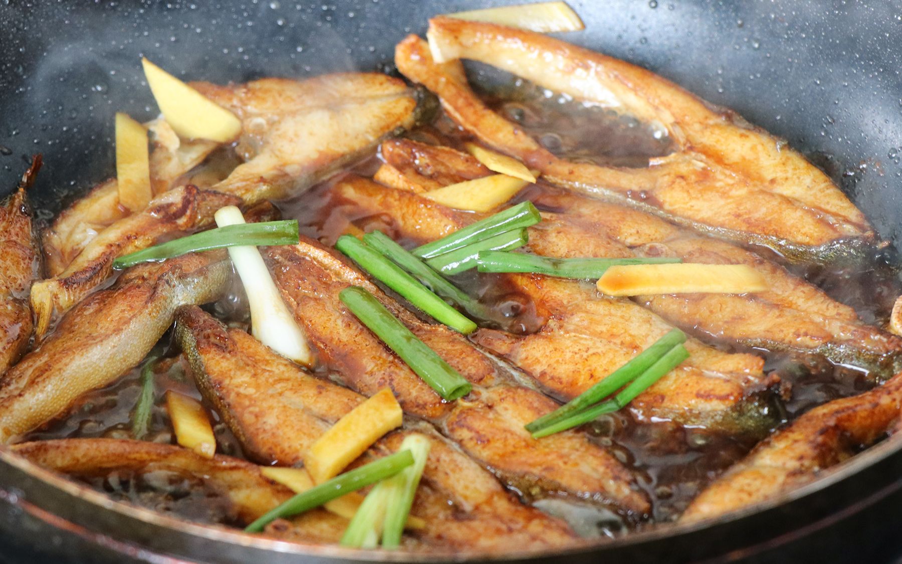 爷爷教的煎封鱼的做法,果然好吃,鱼肉外焦里嫩,实在太香了