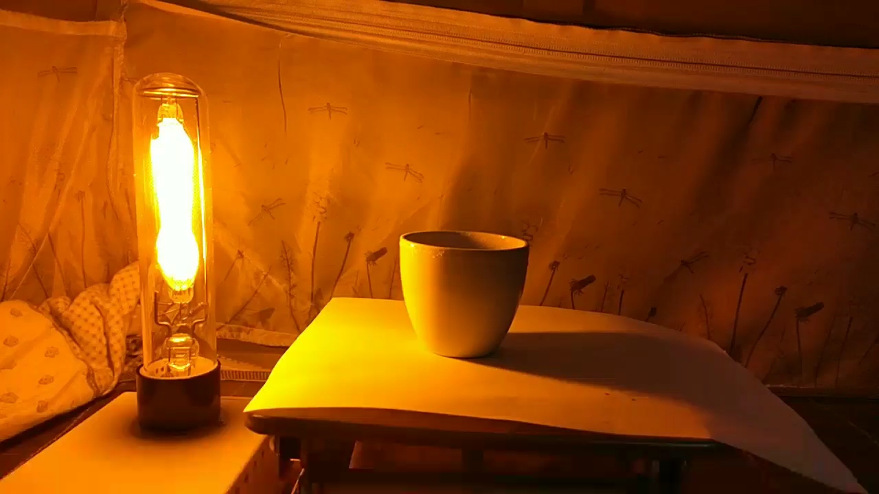 低压钠灯下的黑色火焰实验(具体看详细视频)