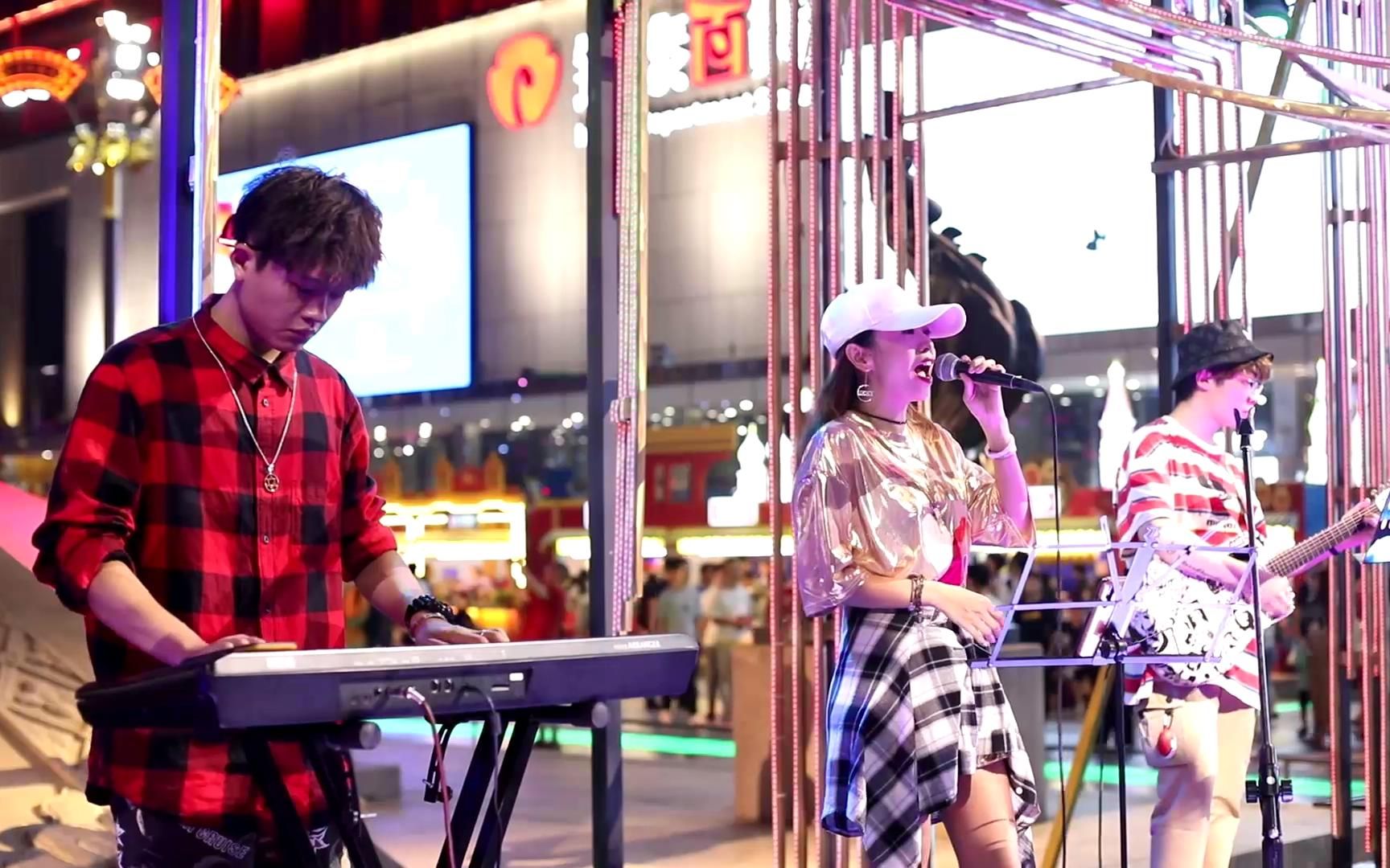 西安乐队大雁塔演绎失恋阵线联盟这首歌充满了青春的回忆