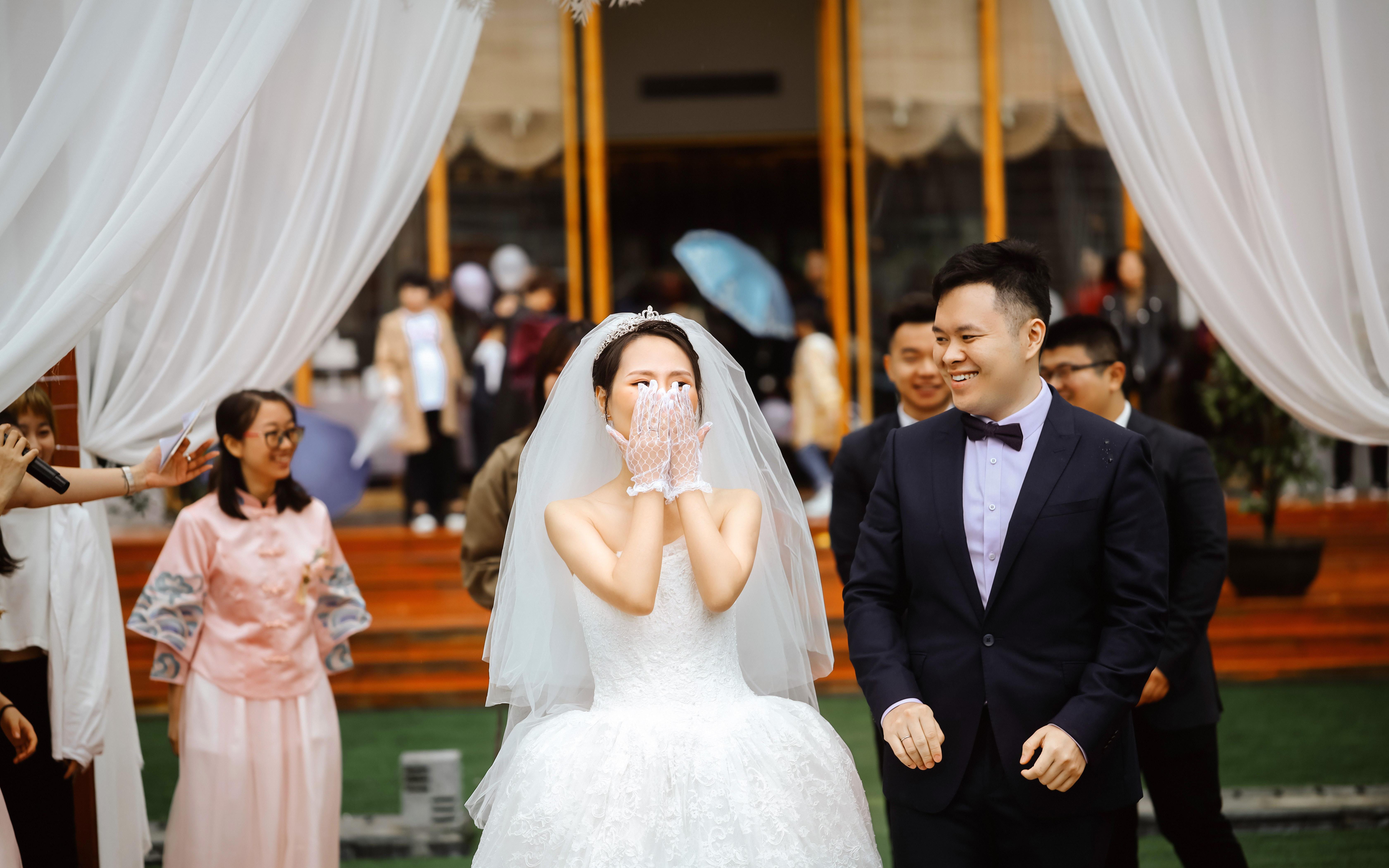 rock户外婚礼摄影师第一视角拍摄纪实