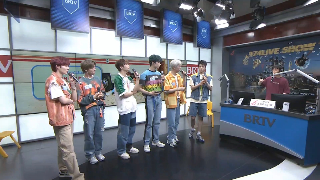 关于乐华出一个团的流程.