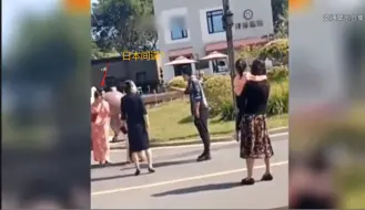 Скачать видео: 国庆期间，女子身穿和服到军事重地拍摄视频，疑似间谍？