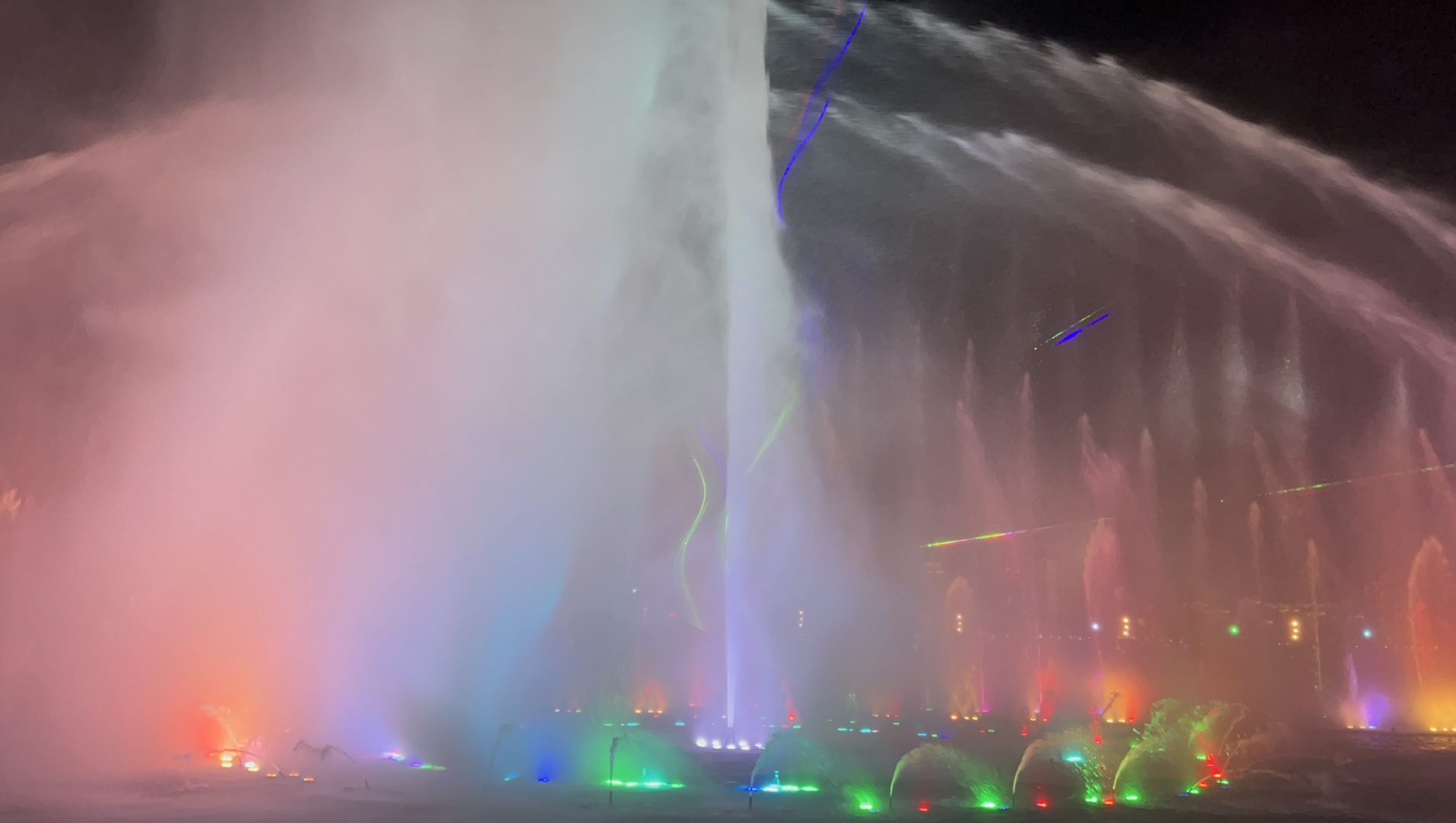 南昌秋水广场21:30音乐喷泉表演:《鼓震九州》