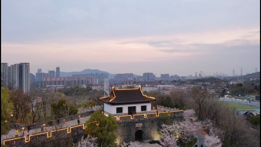 南京城北燕子矶附近的观音阁对外开放了, 樱花美!