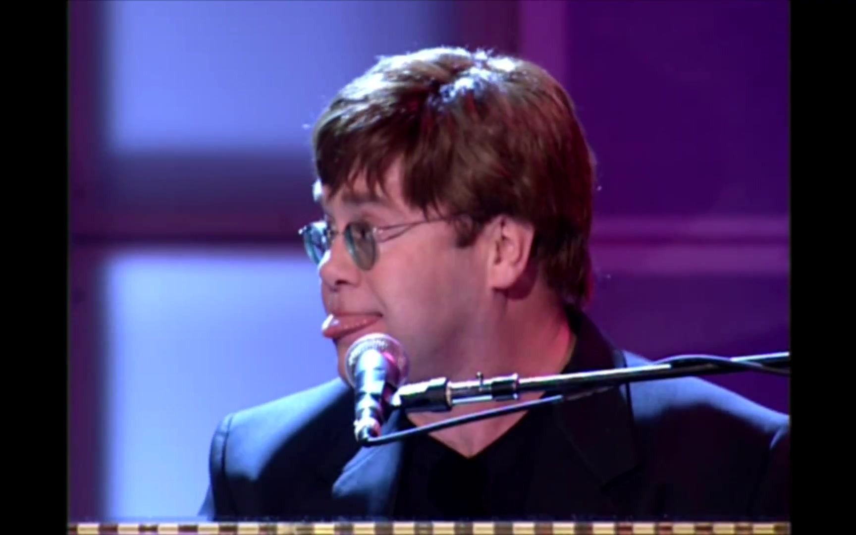 [图]【摇滚经典】Elton John - I'm Still Standing (Live 1999.04.13 Divas)