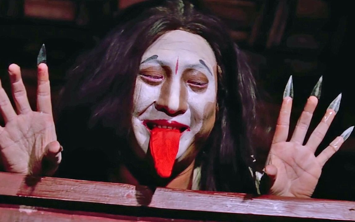 笑死人的恐怖电影,男子扮鬼吓唬寡妇,没想到她丈夫从阴间回来了