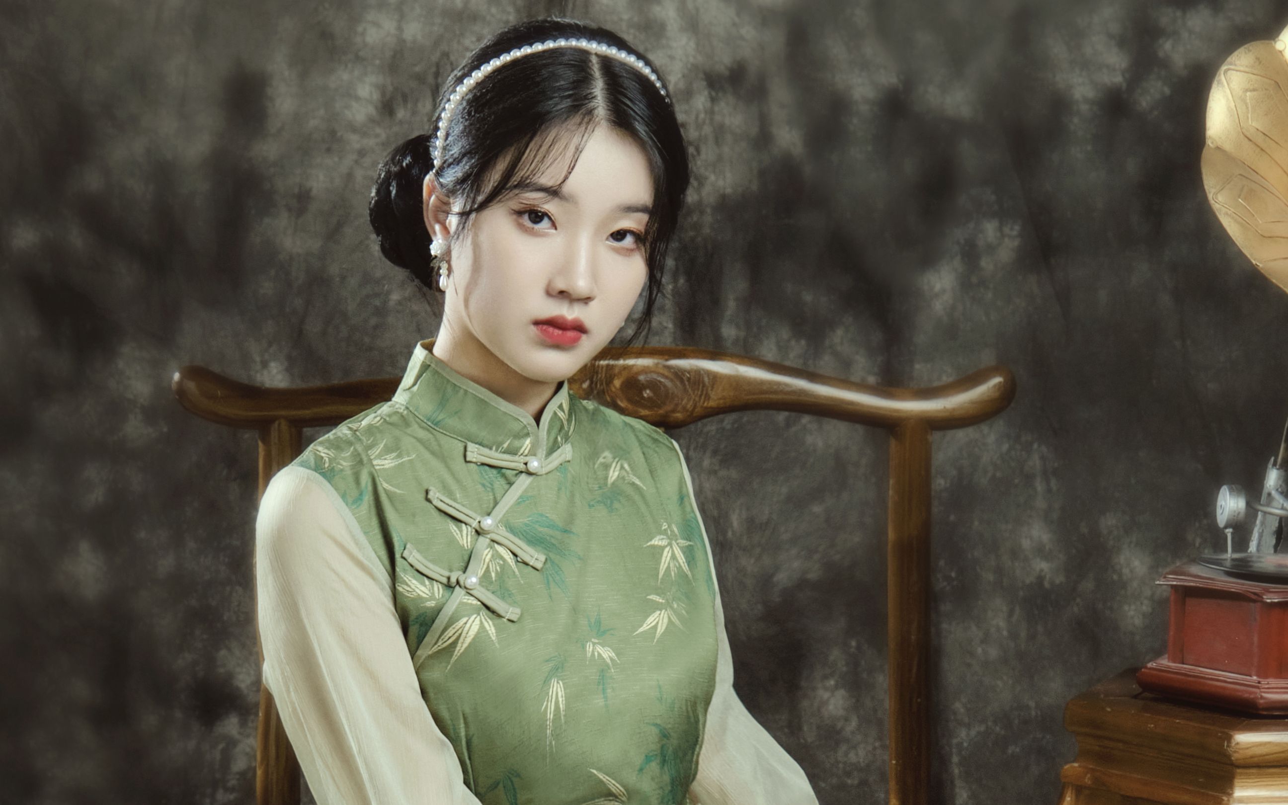 什么是气质美人?来看看这套旗袍写真吧!