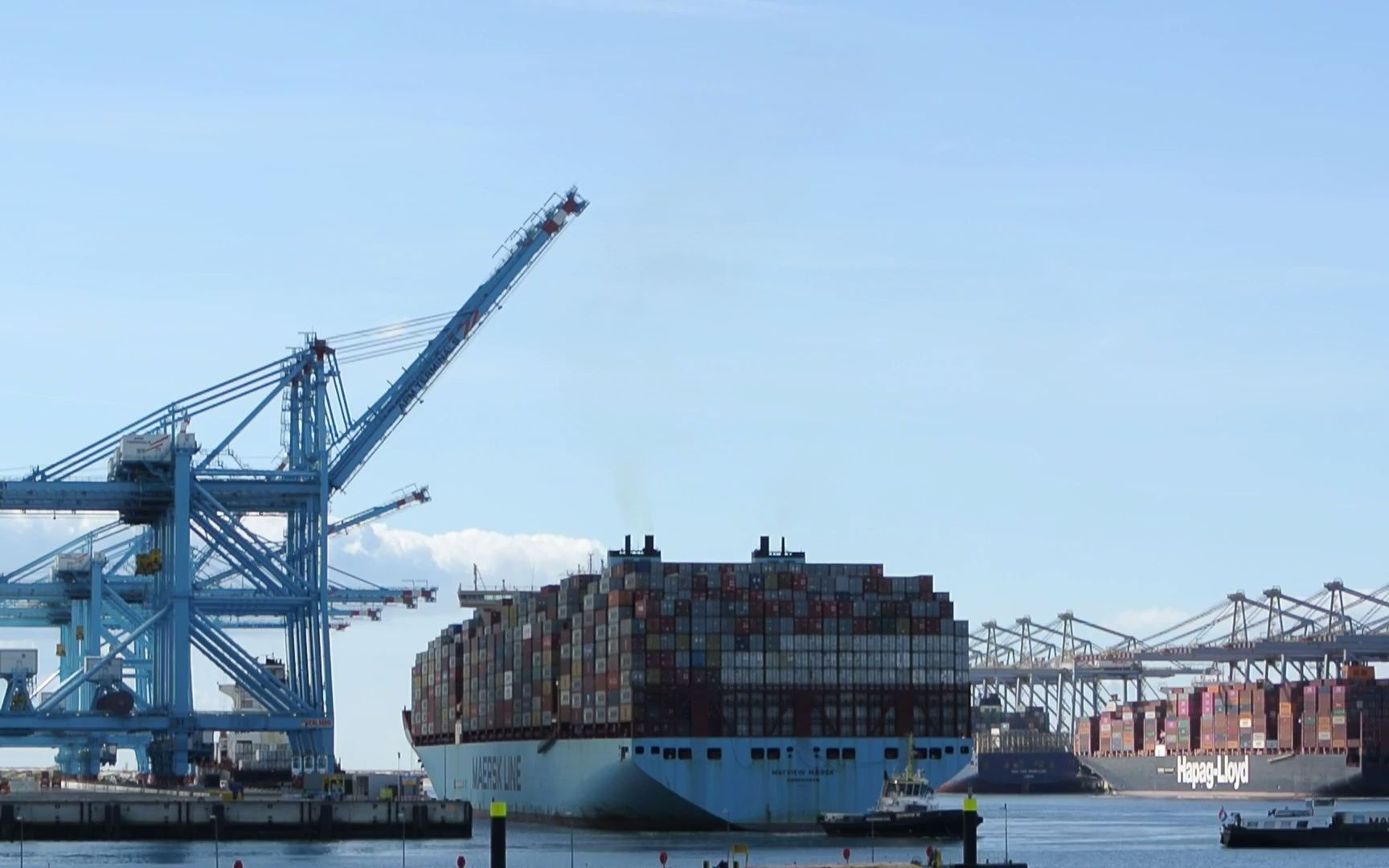 马士基集装箱船抵达荷兰鹿特丹港mayviewmaerskcontainership