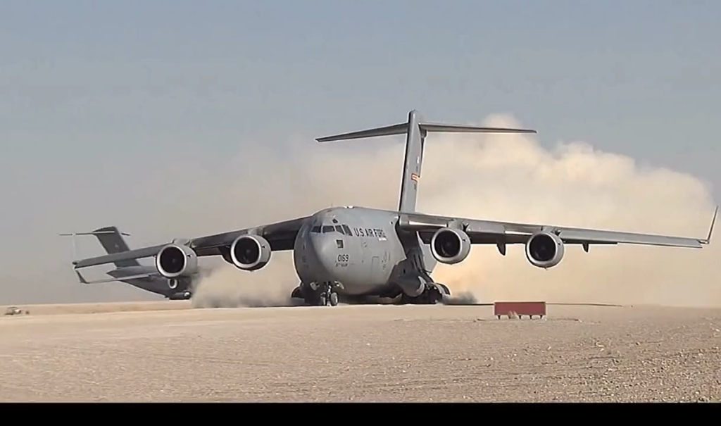 《军迷》#军事科技#狂暴而不失拉风,环球霸王"c17"运输姬