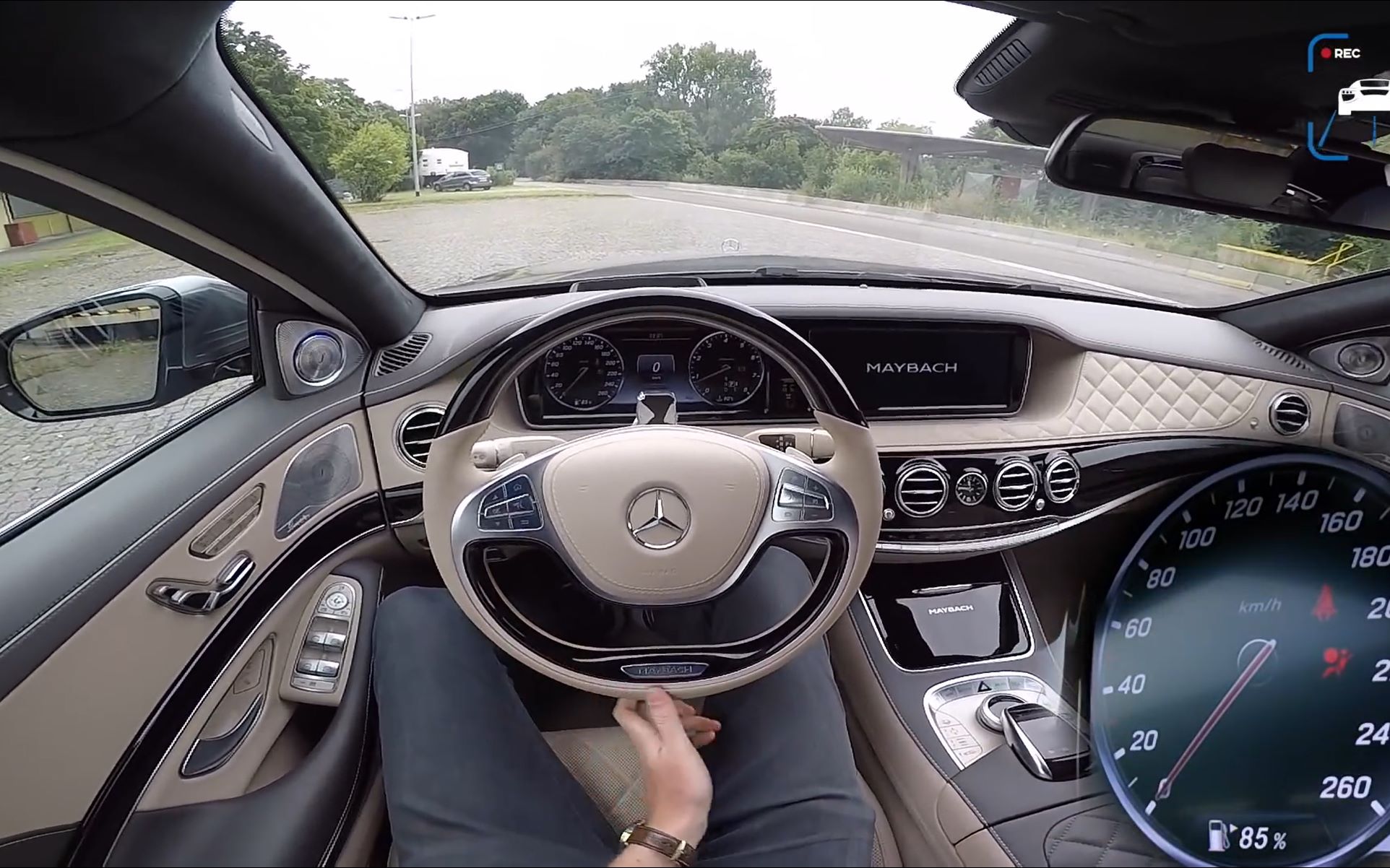 豪华嗷奔驰迈巴赫s600v12biturbo德国高速狂飙