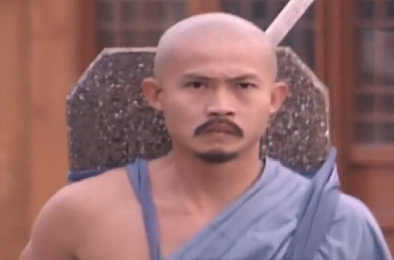 铁桶师叔为青梅竹马复仇,背着墓碑闯皇宫,开心伤心下不愿做皇帝