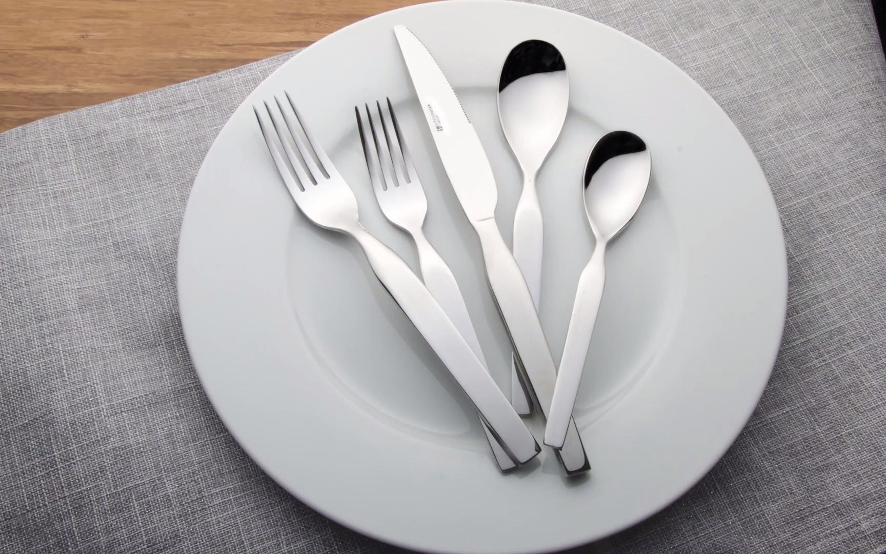 单灯也能拍摄银色反光面的物品?拍摄 后期 by:workphlo [cc中英字幕]