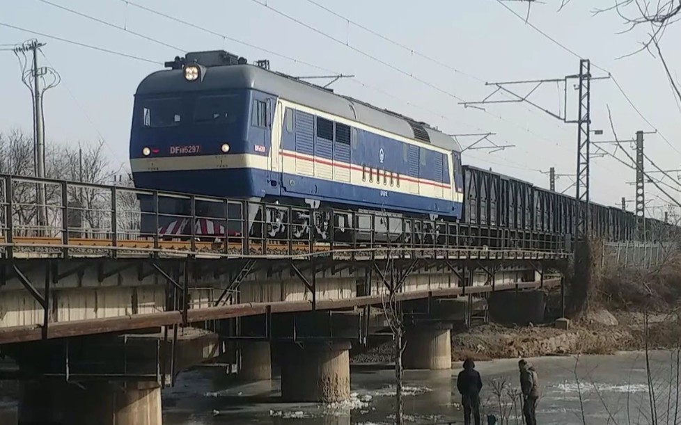 df8b牵引货列通过天津北环铁路17公里杨北1道口_哔哩哔哩_bilibili
