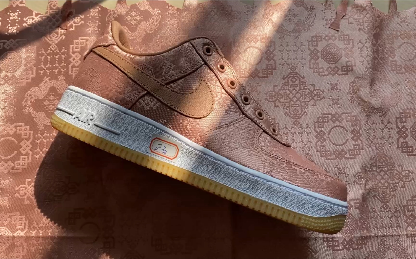 【权威实拍】clot × nike air force 1 粉丝绸 玫瑰金
