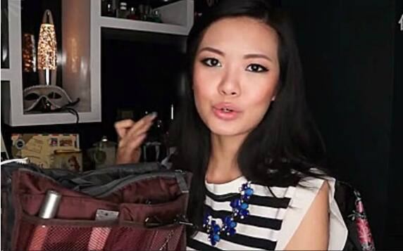 [图]【妆师】我的化妆包里有什么What's In My Makeup Bag&微博@妆师