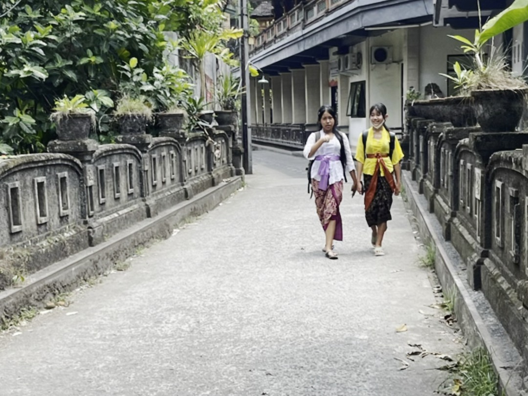 在巴厘岛,交易员的生活从从一杯冰凉的气泡水开启哔哩哔哩bilibili