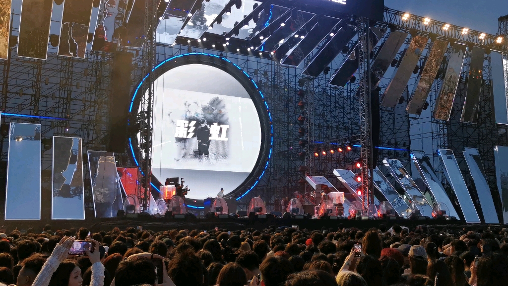 武汉创造宇宙音乐节,谢帝"彩虹"现场