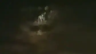 最后出现一个人一样的发光东西，把拍摄者吓蒙了