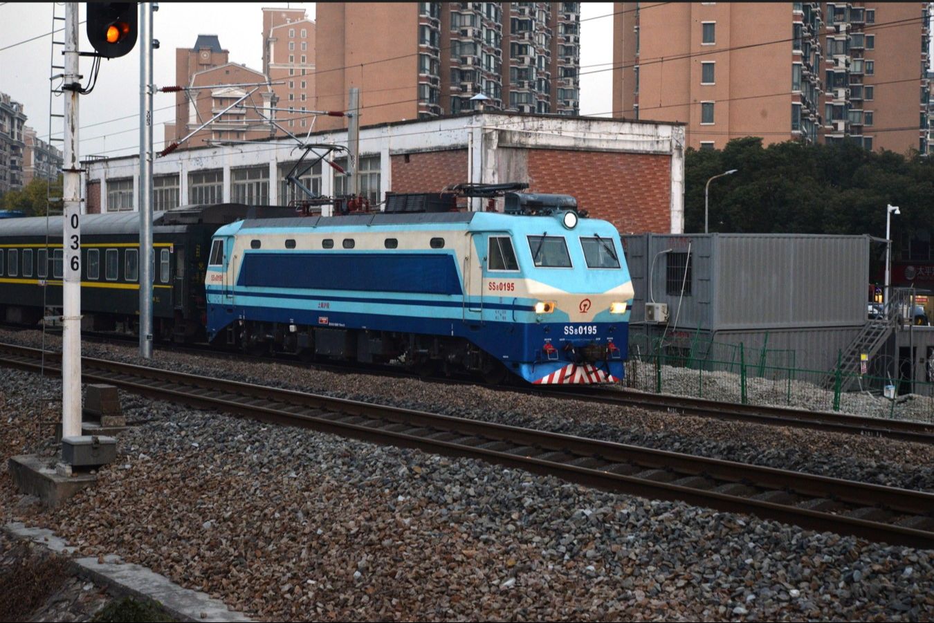 【中國鐵路】ss80195牽引k511交會crh6a0420