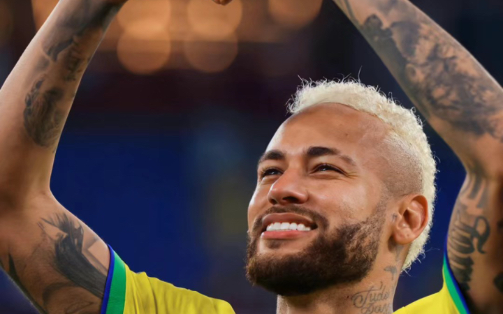 来看看年薪4000万的内马尔,不打比赛的一天是怎么度过的