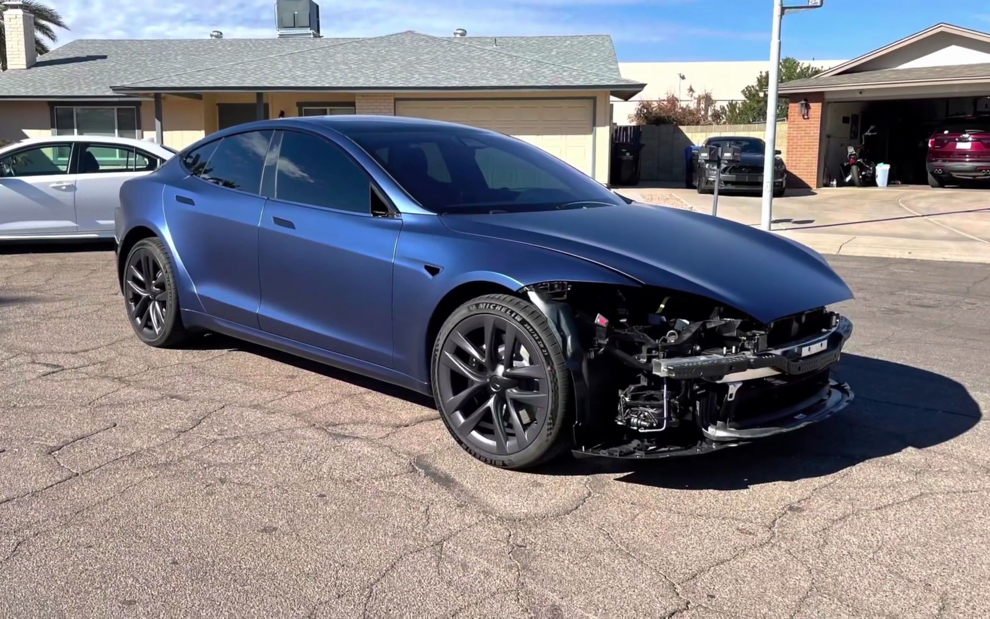 特斯拉model s plaid 哑光特伦顿蓝 乙烯基贴膜_哔哩哔哩_bilibili