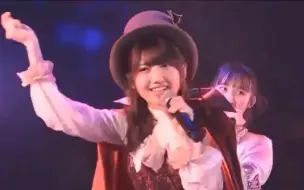 Télécharger la video: 【中字】AKB48 万圣节之夜【村山彩希x16期】ハロウィンナイト - Halloween Night - 山内瑞葵、田口愛佳、浅井七海、山根涼羽、鈴木くるみ、