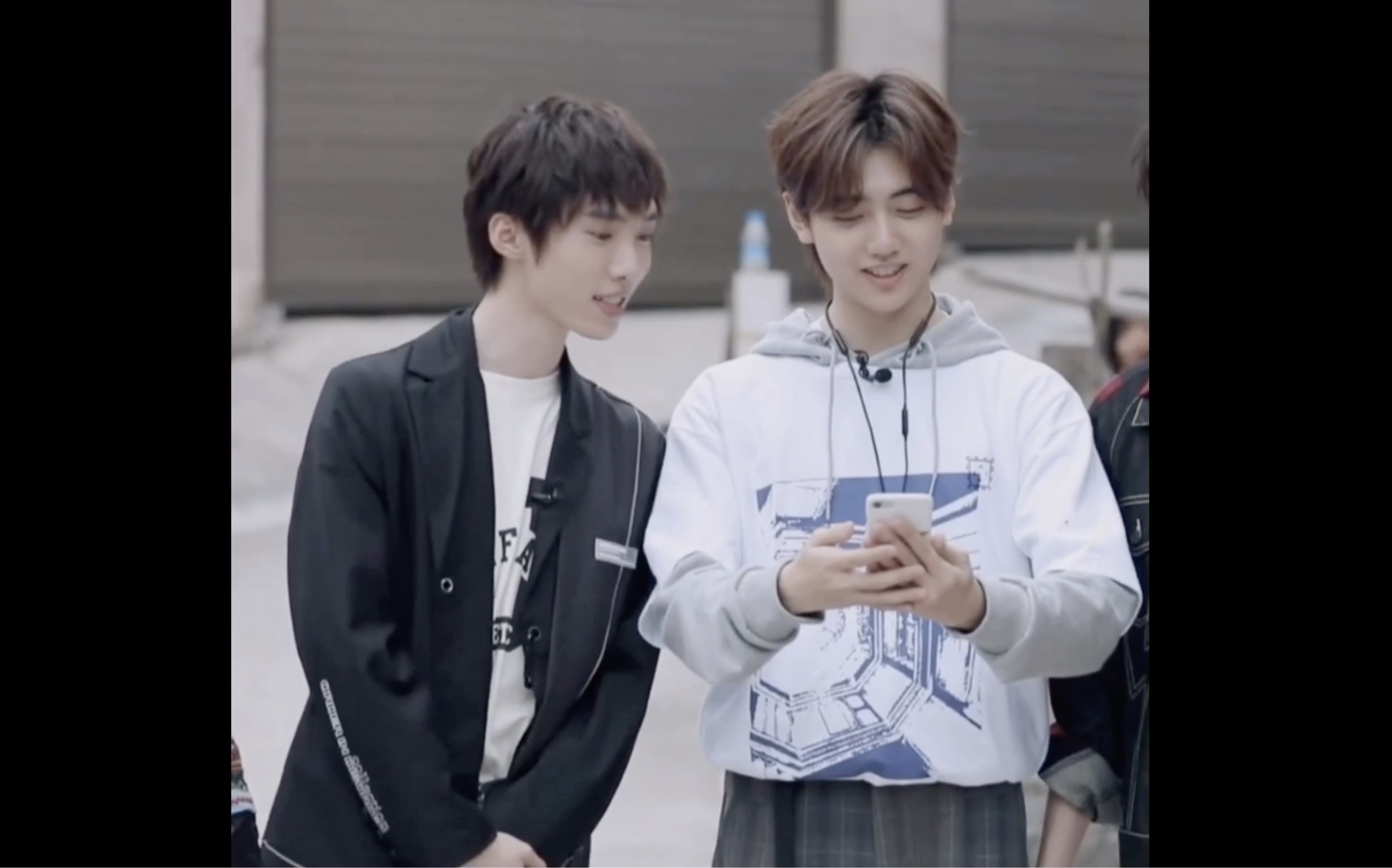 【小王子】【磊嘉磊】"你陪我走过少年时代的籍籍无名 现在一起前程