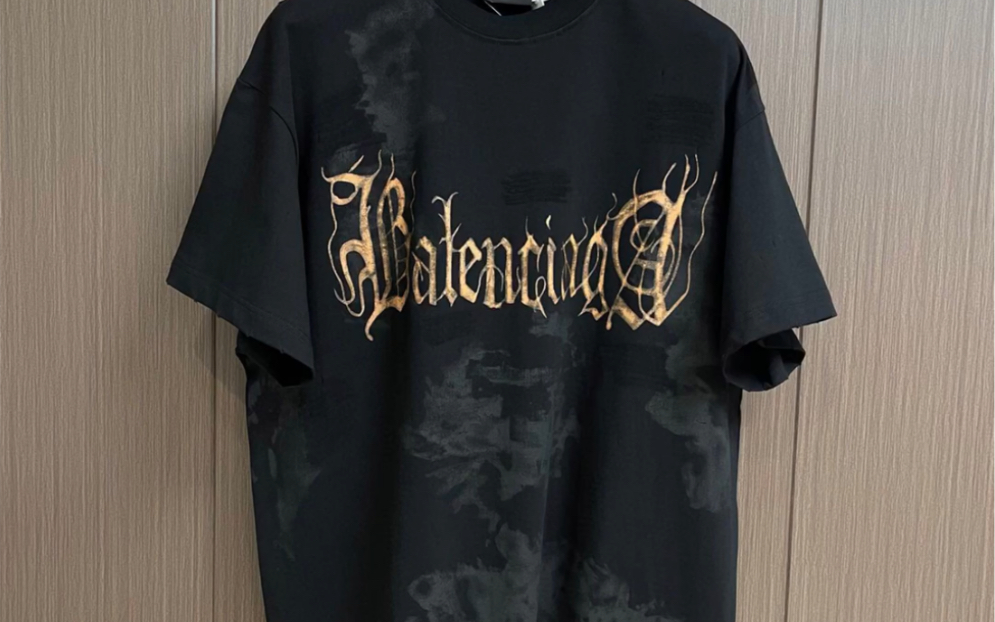 推荐高仿balenciaga 梵文字母 logo 手绘磨烂做旧短袖t恤