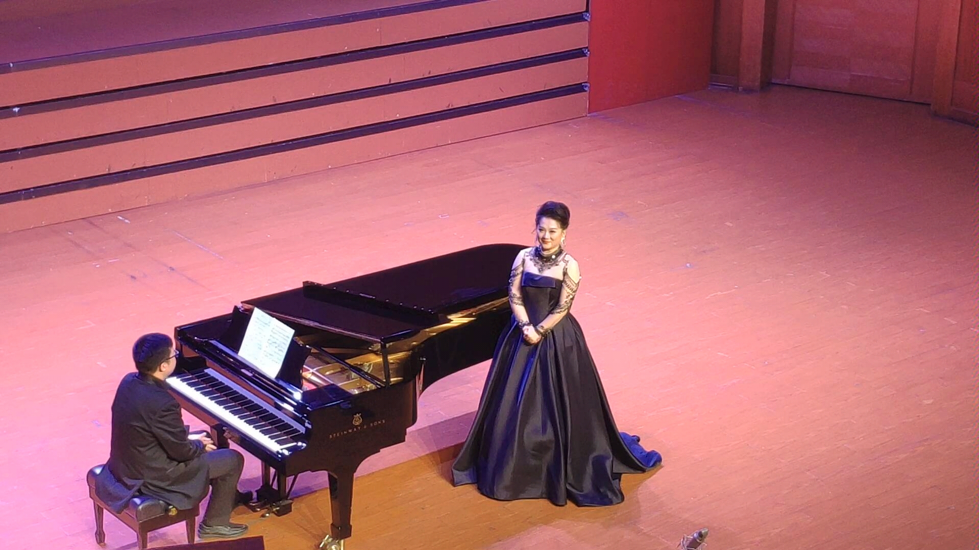 武汉音乐学院青年教师温建珍老师演唱秋水长天