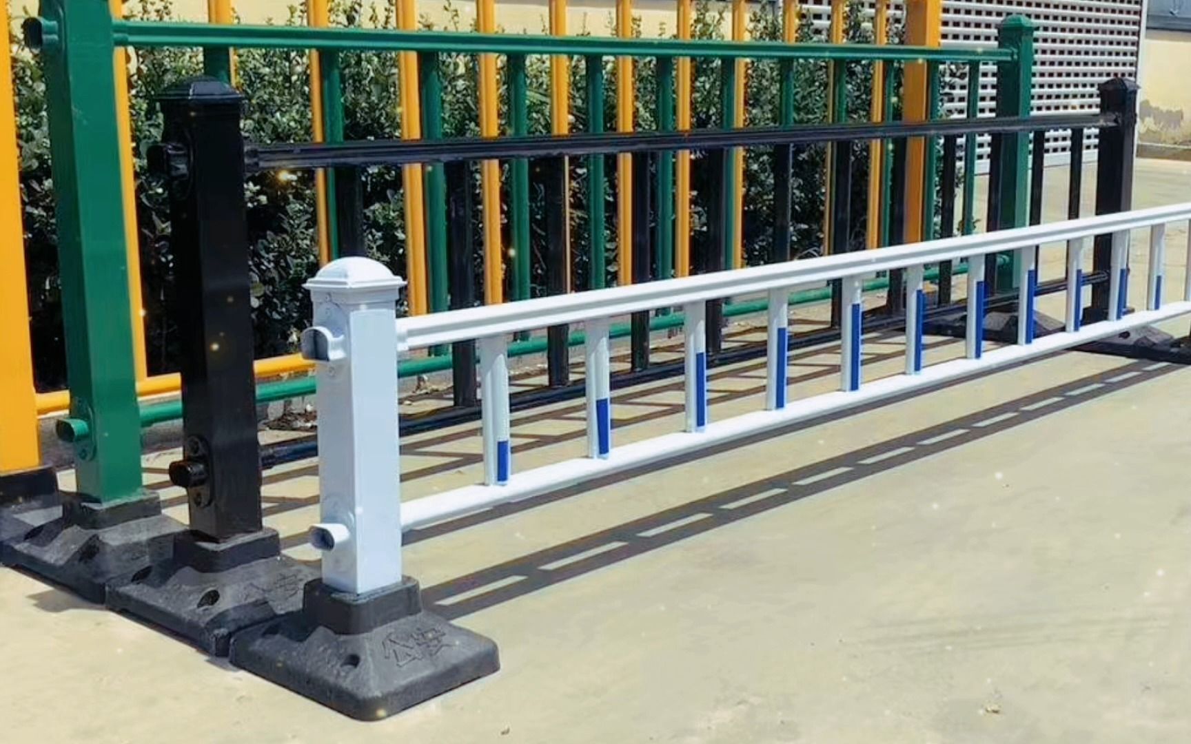 锌钢市政护栏 城市交通道路中央 人车分离防撞隔离围栏栏杆