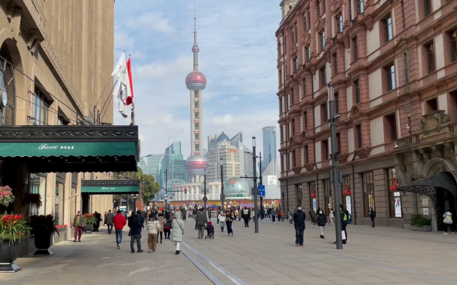 冬日上海南京东路外滩陆家嘴迷人街景_哔哩哔哩_bilibili