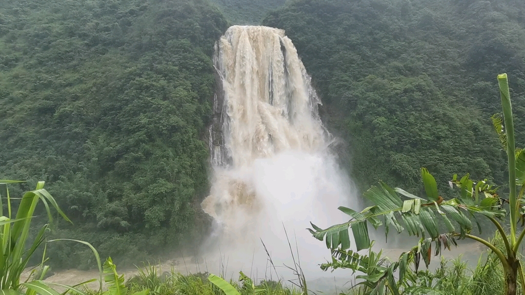 滴水滩瀑布,关岭坝陵河大桥下面,野景点,距离黄果树几步路