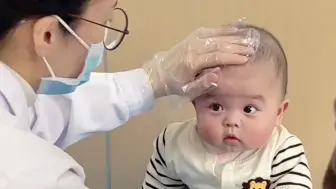 下载视频: 好可爱的人类幼崽，太治愈了