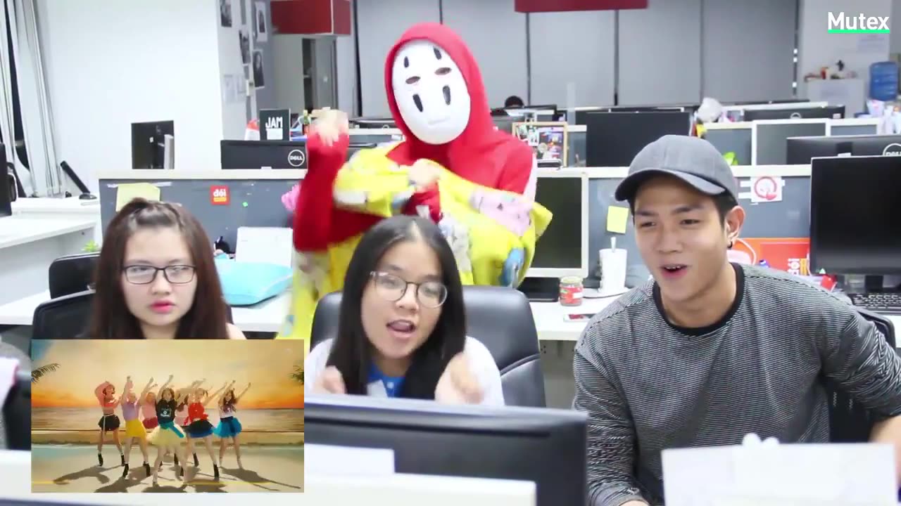 [图]永远的女帝 少女时代Girls' Generation  Holiday reaction