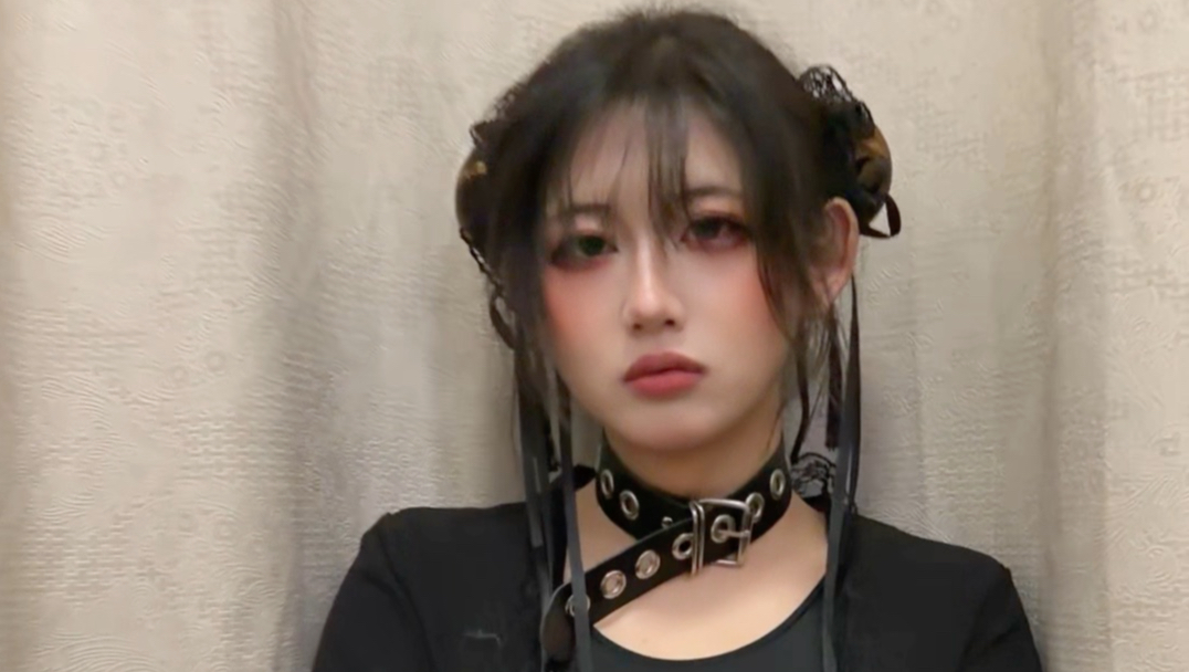 站（在）街（边）的神族圣女