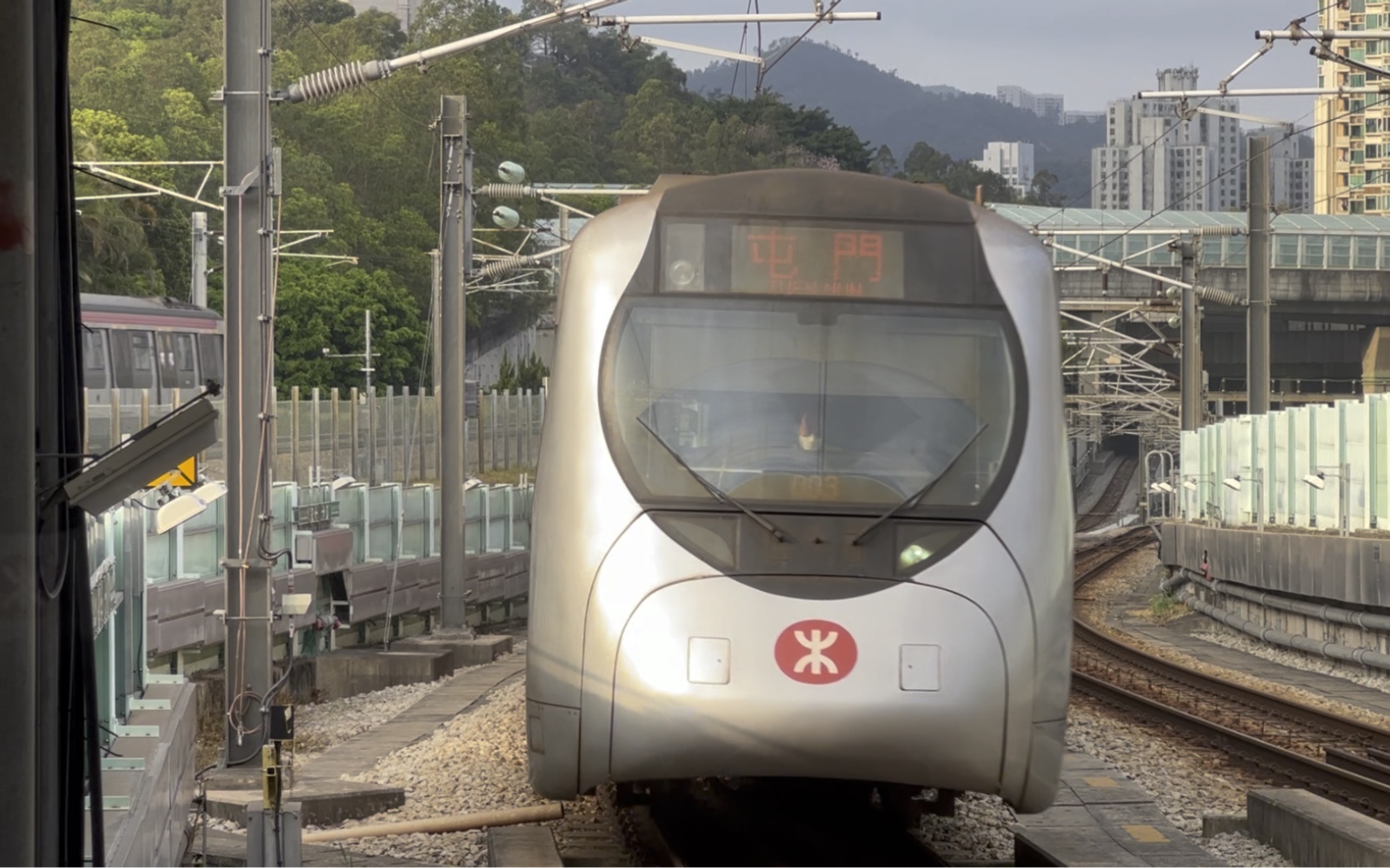 【港铁】屯马线千九进站 东铁线通过