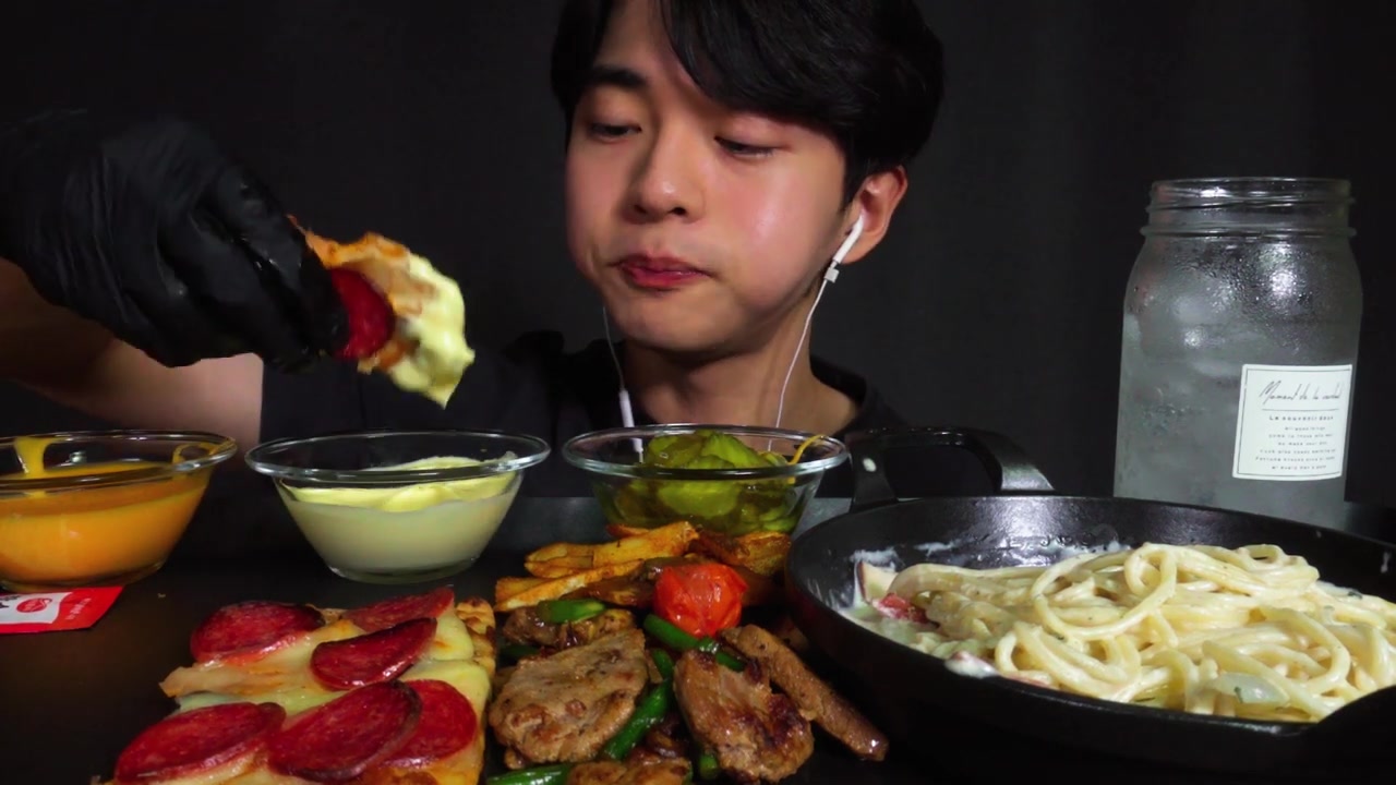 韩国帅气吃播小哥哥chansorias奶油意大利面paperroni披萨吃播声音