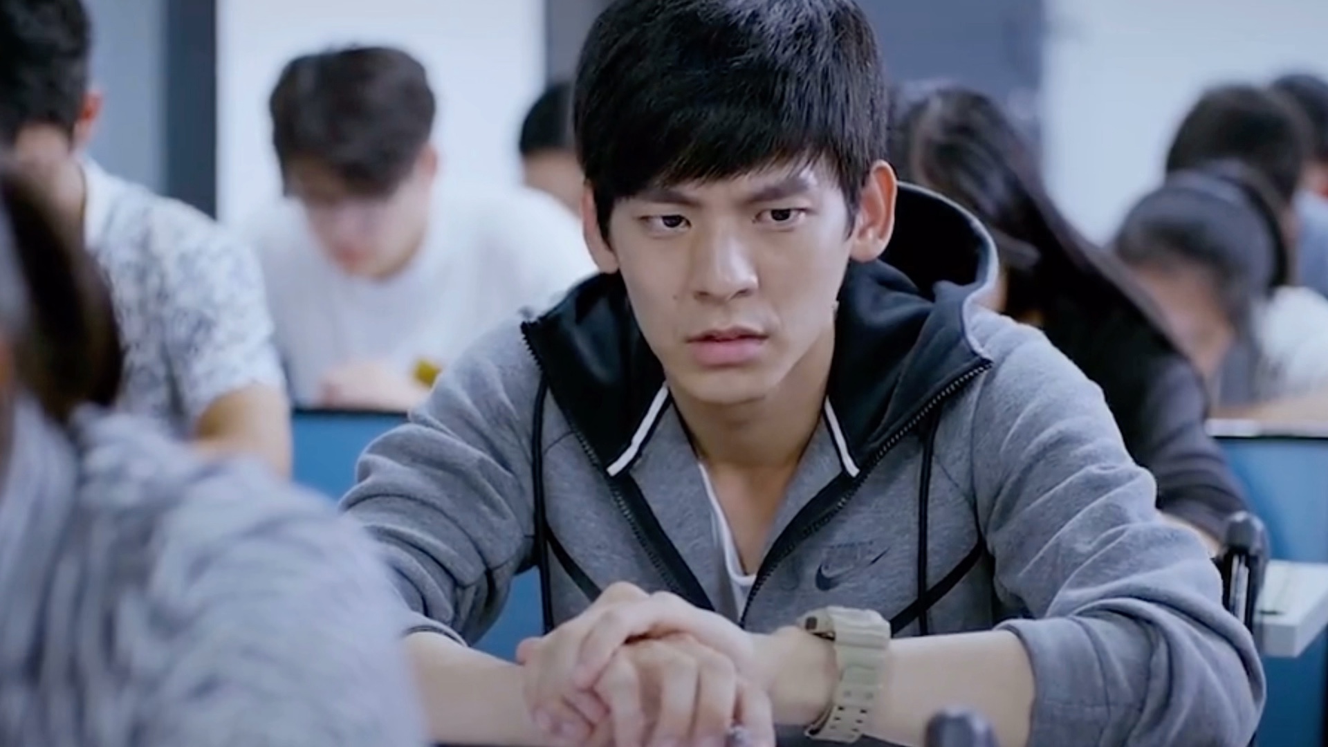 废材少年利用蛋黄的超能力,考试稳夺第一