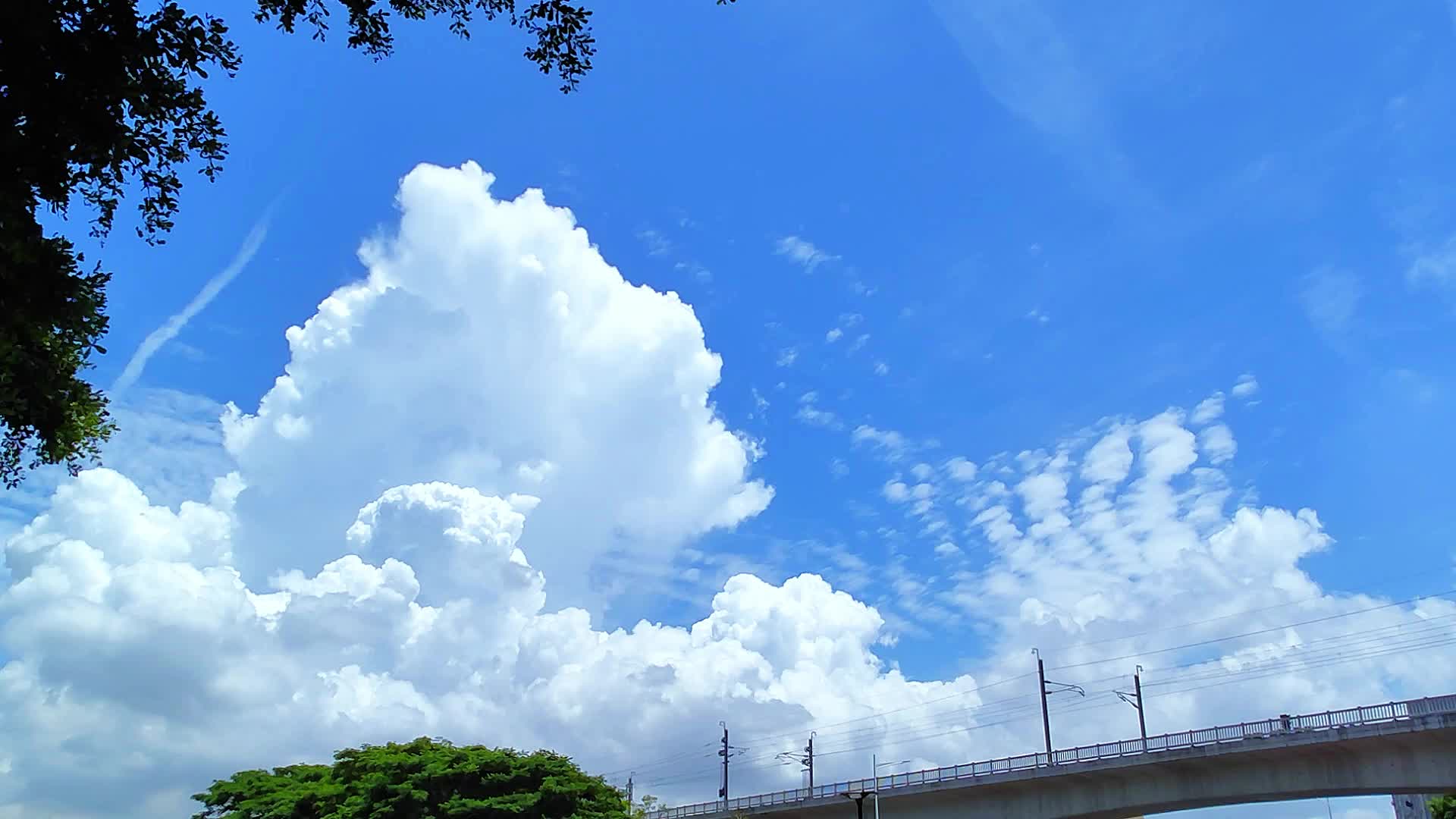 夏天的天空和风真舒服