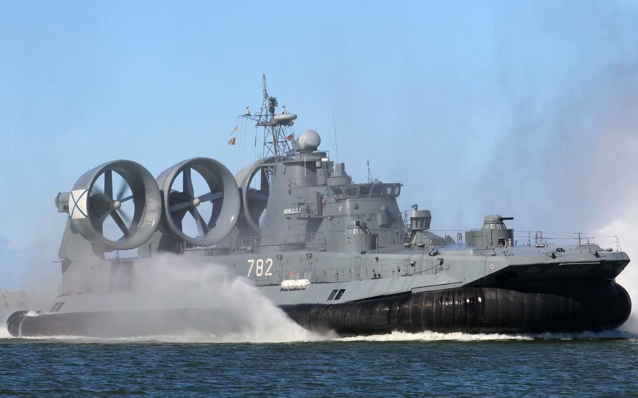 【俄罗斯海军】欧洲野牛级气垫登陆艇 "摩尔多维亚"号(mdk-782)驶离