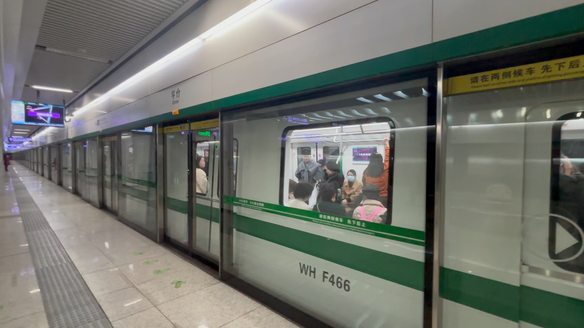 武汉地铁6号线646号车(东风公司方向)出琴台站