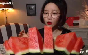 Tải video: 【宽粉小姐姐】夏天就应该七西瓜吗嘛w~ すいか(*╹▽╹*)