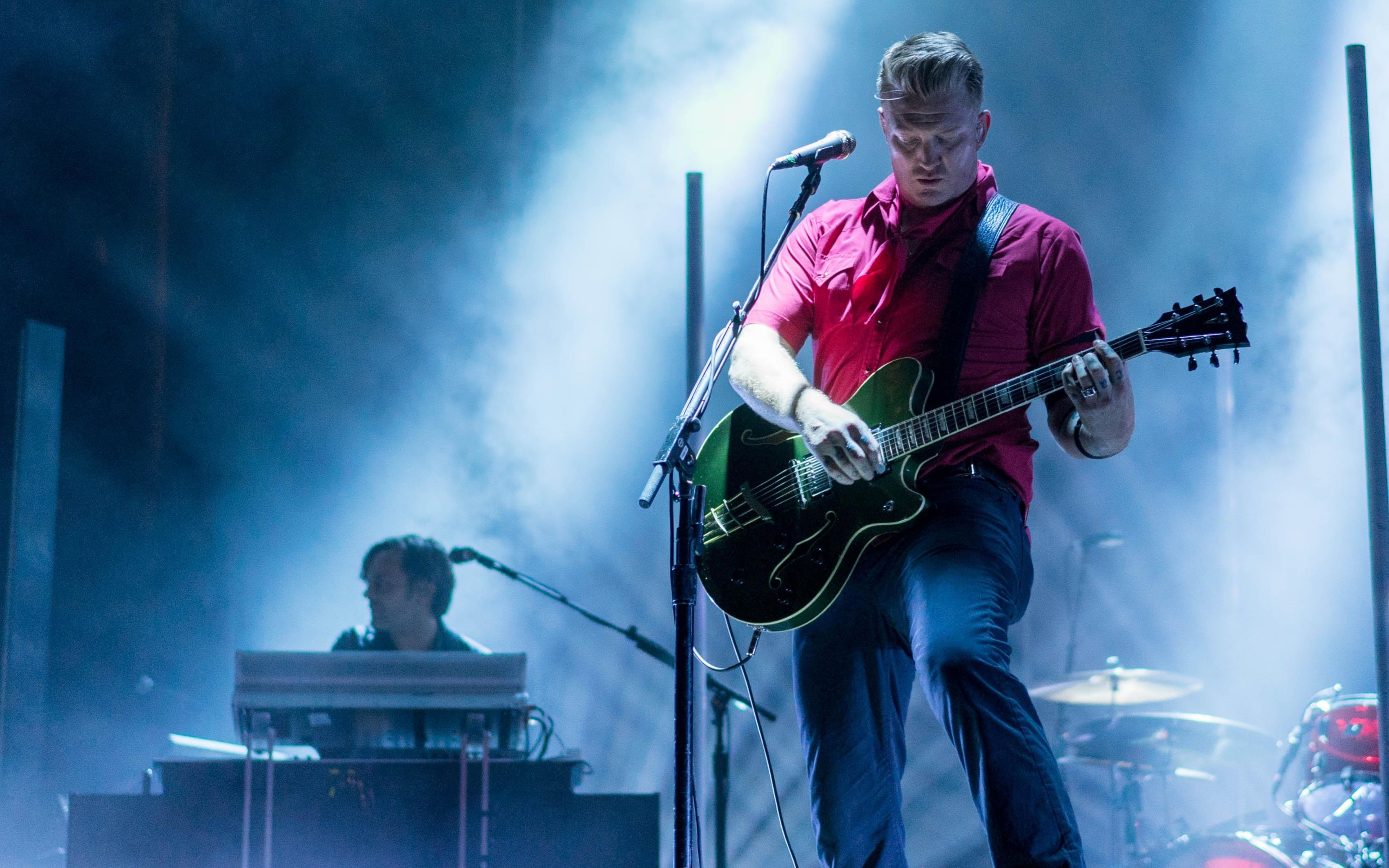 美国另类摇滚硬摇滚乐队queensofthestoneage石器女皇现场合集